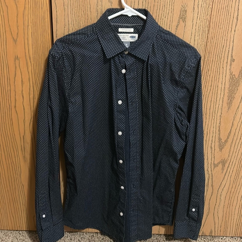 Old navy Long sleeve dress shirt button up, size medium